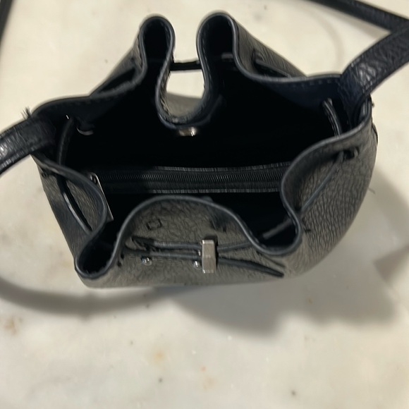 Matt & Nat Black Crossbody Bag with Sleek Design - Picture 4 of 7